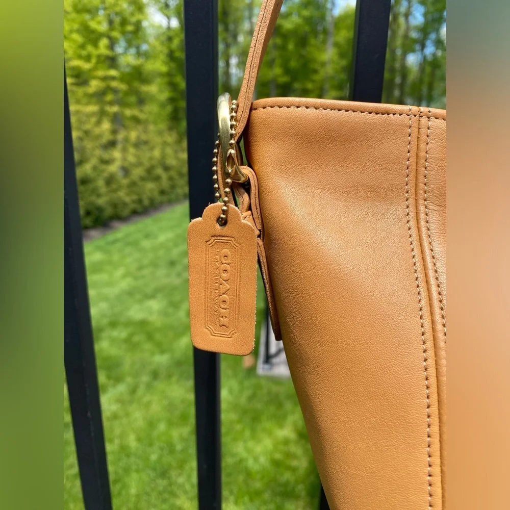 Vintage Coach Monterey Hobo #4027 Butterscotch Leather Shoulder Bag w/ Hangtag